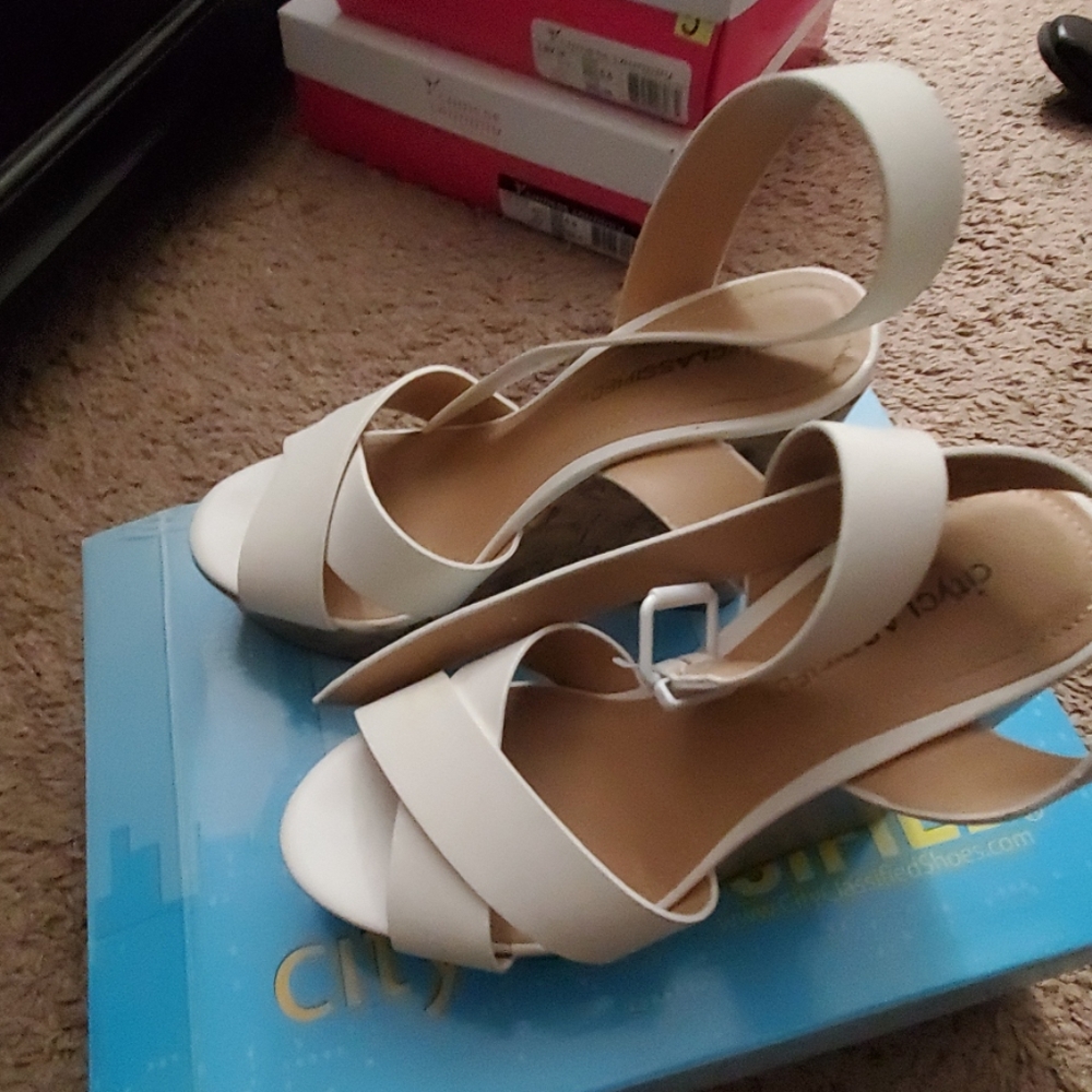 White wedges
